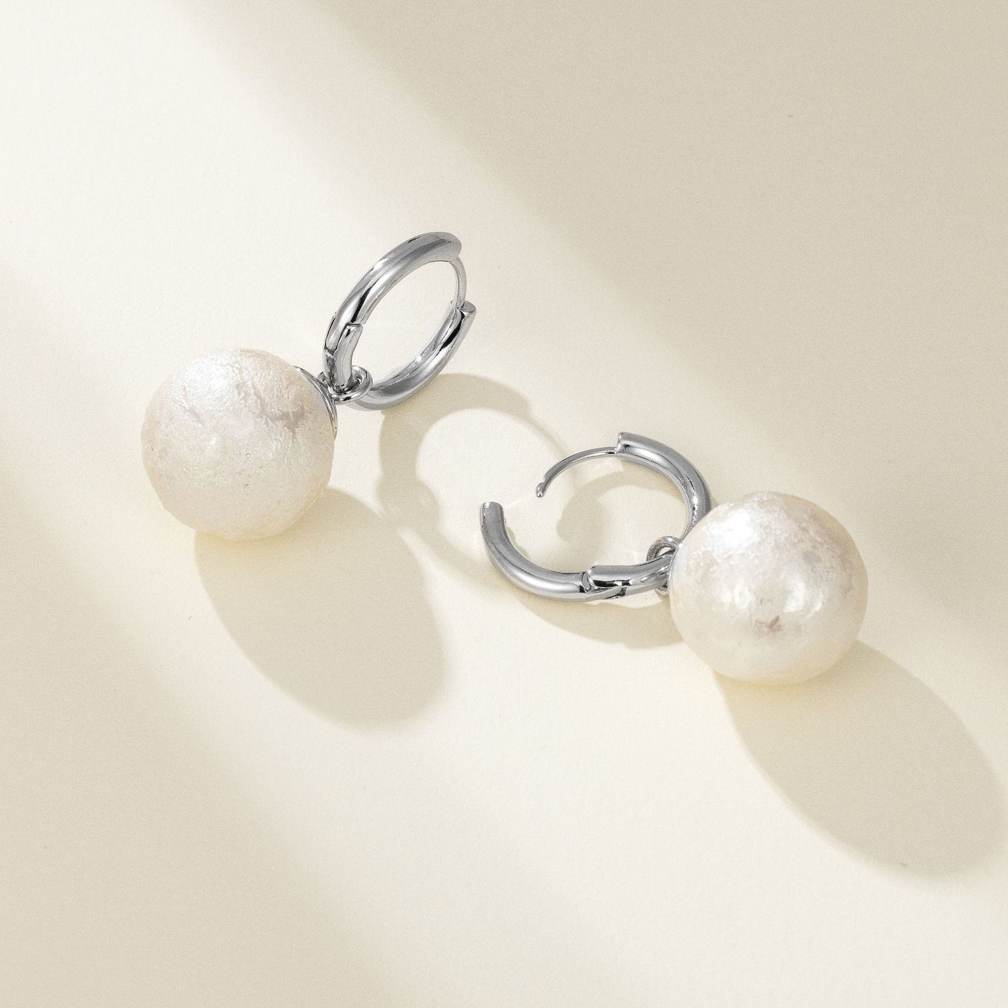 EHAO French Retro Unique Temperament High-end feeling Ice Cracked Cotton Pearl Earrings