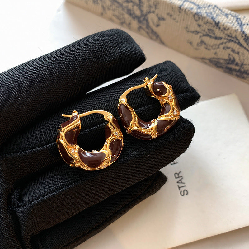 EHAO Electroplated Vintage Maillard Claret Enamel C-shaped Earrings for Women Luxury Niche high-end Earrings