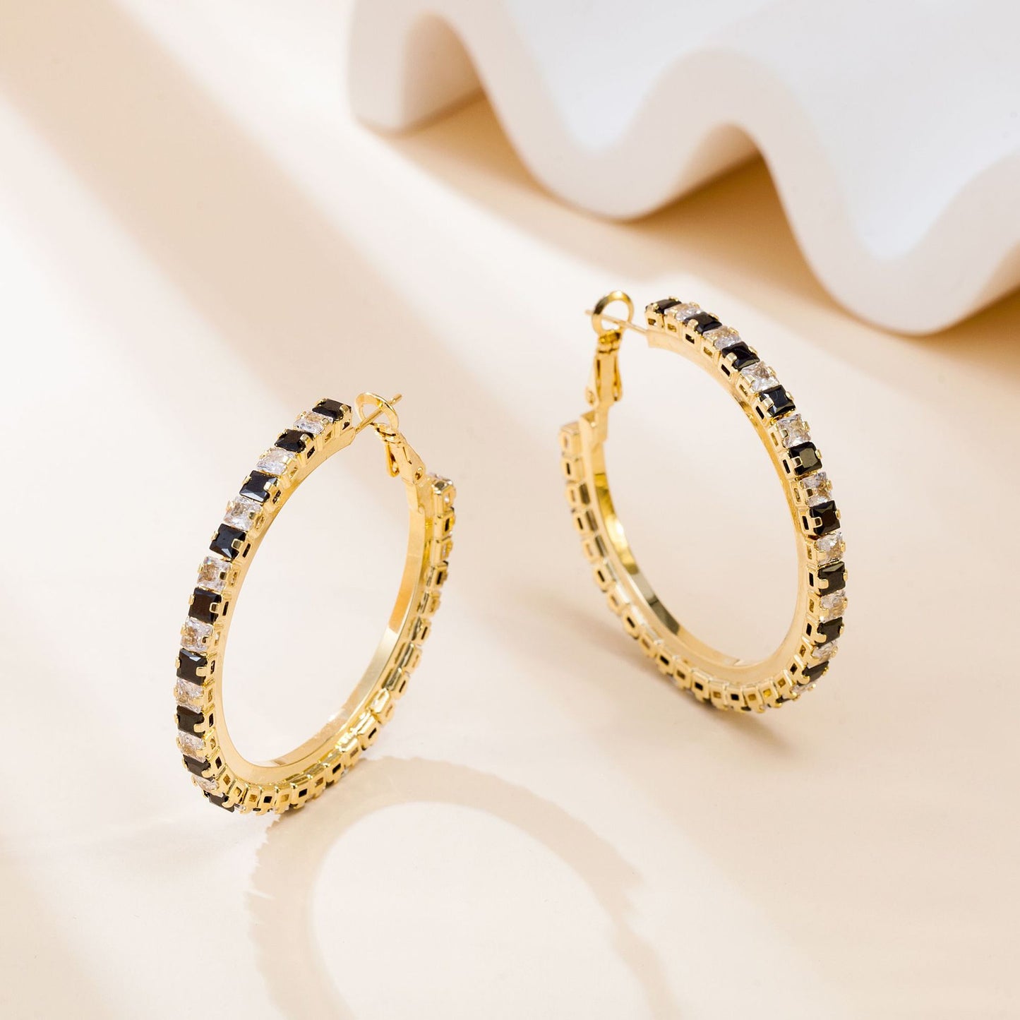 EHAO Fashion Large earrings, earrings, copper plated with 18K Gold, fashionable high-end light luxury earrings.